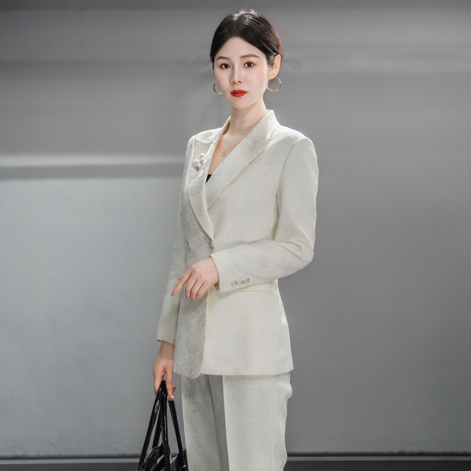 Falaibang/法莱邦3279-82春夏款米黄色浮雕长袖小脚裤女士西装套