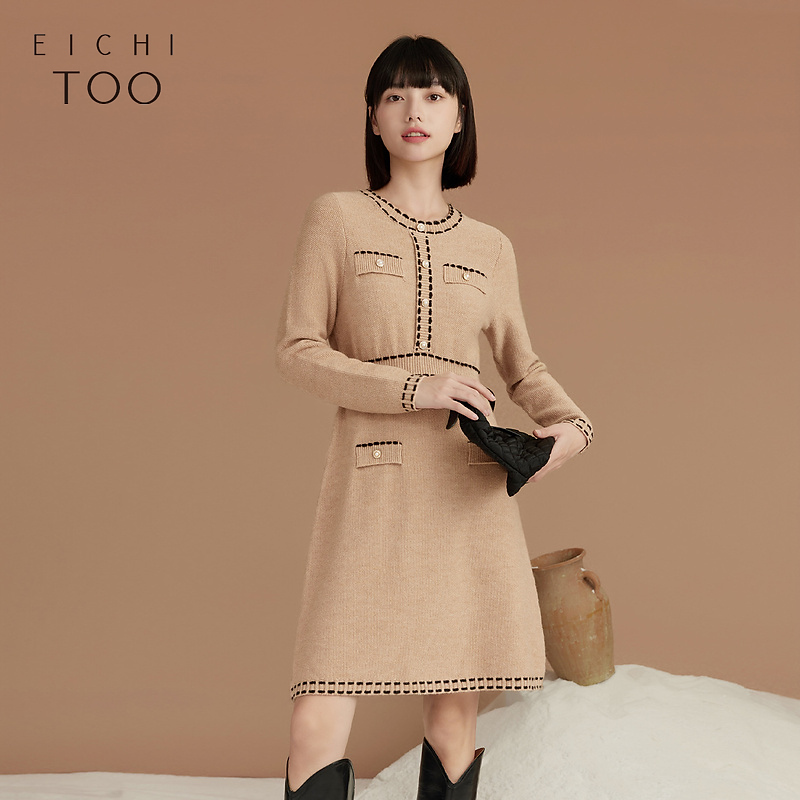 爱居兔冬季软糯经典黑卡撞色小香风针织衫连衣裙EQLSJ4N009A