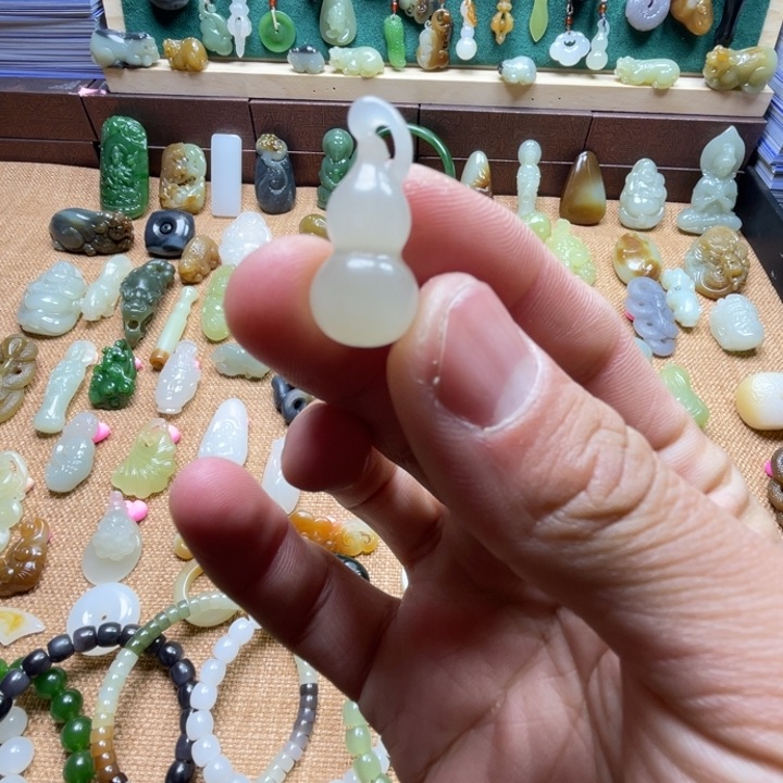 和田玉颈饰未镶嵌