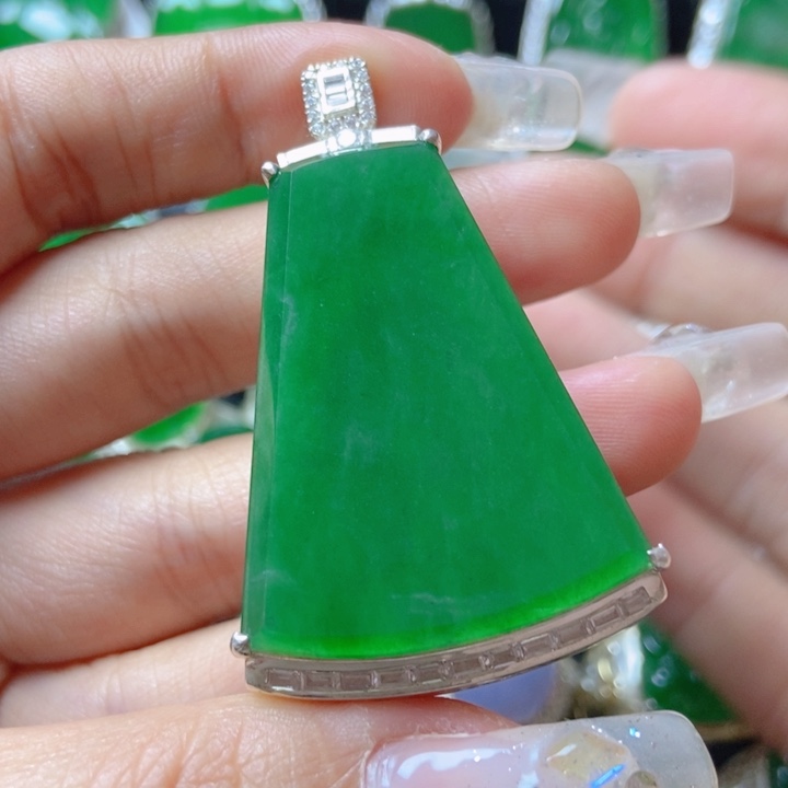 翡翠颈饰银S925镶嵌         