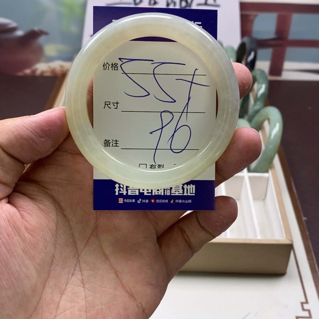 蛇纹石玉手镯未镶嵌