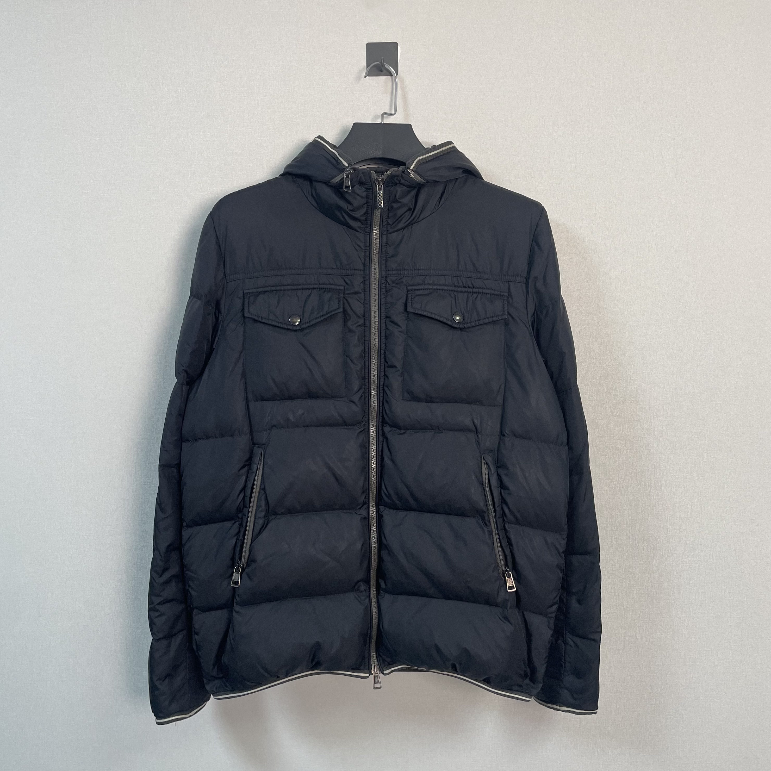 未使用 MONCLER 盟可睐双口袋袖标羽绒服/4码/带吊/价15000