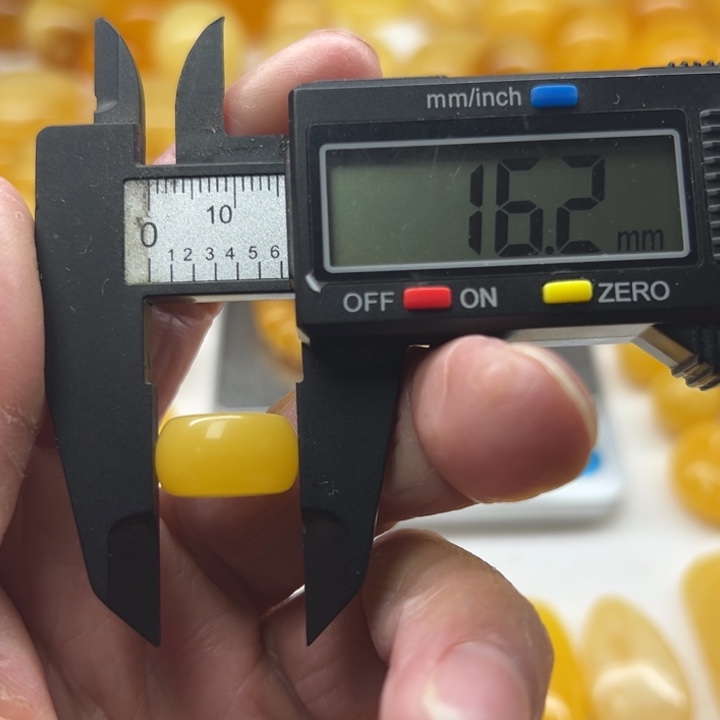 琥珀（矿物珀）未镶嵌裸石