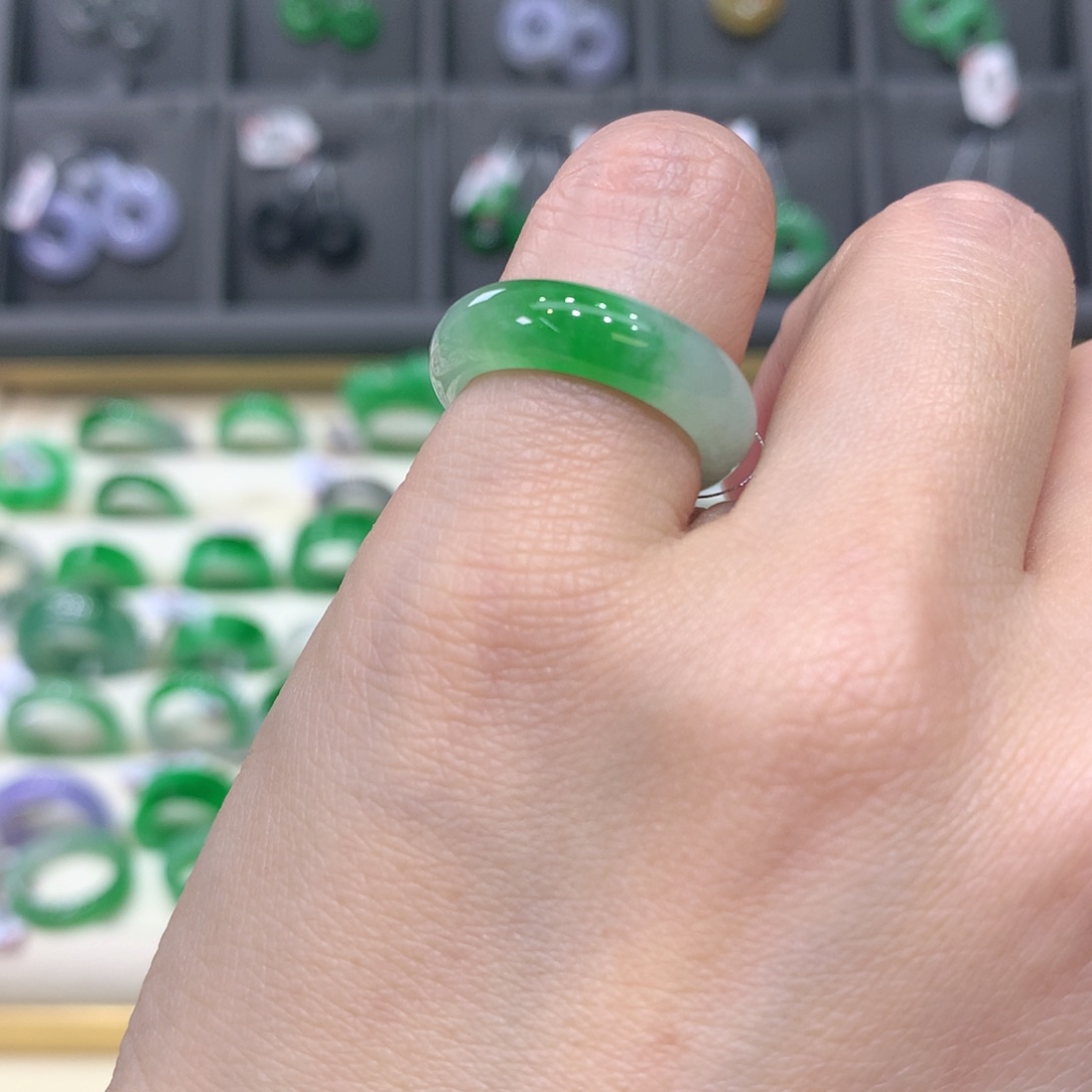 翡翠戒指未镶嵌翡翠