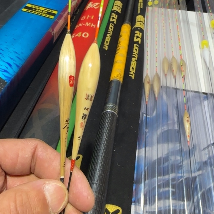 浮漂两支嘎嘎好芦苇