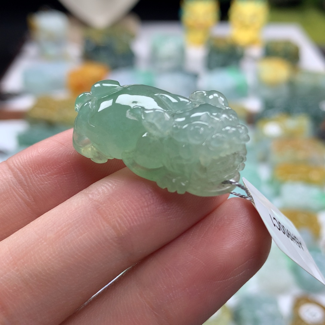 翡翠未镶嵌颈饰貔貅04