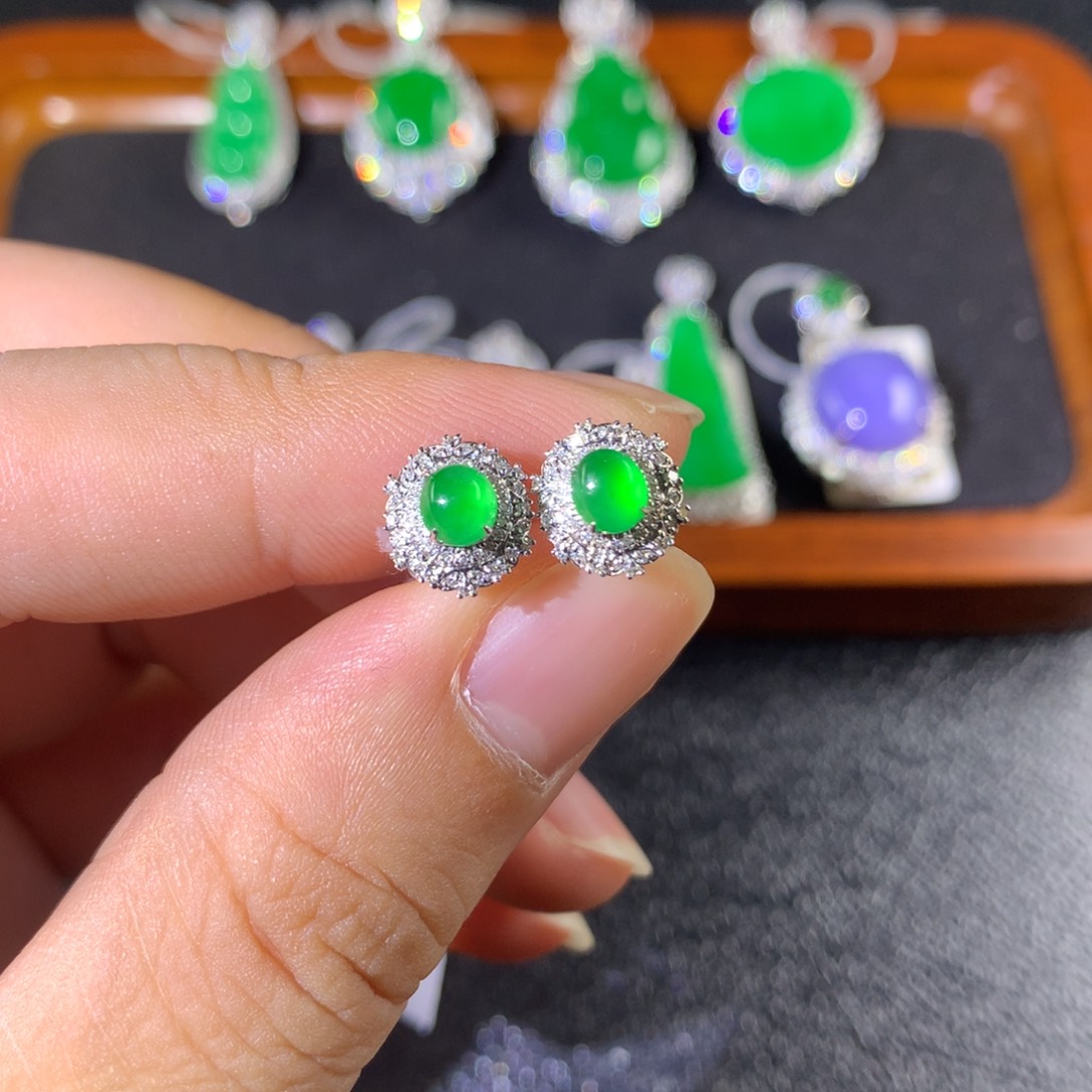 翡翠18K金镶嵌耳饰翡翠