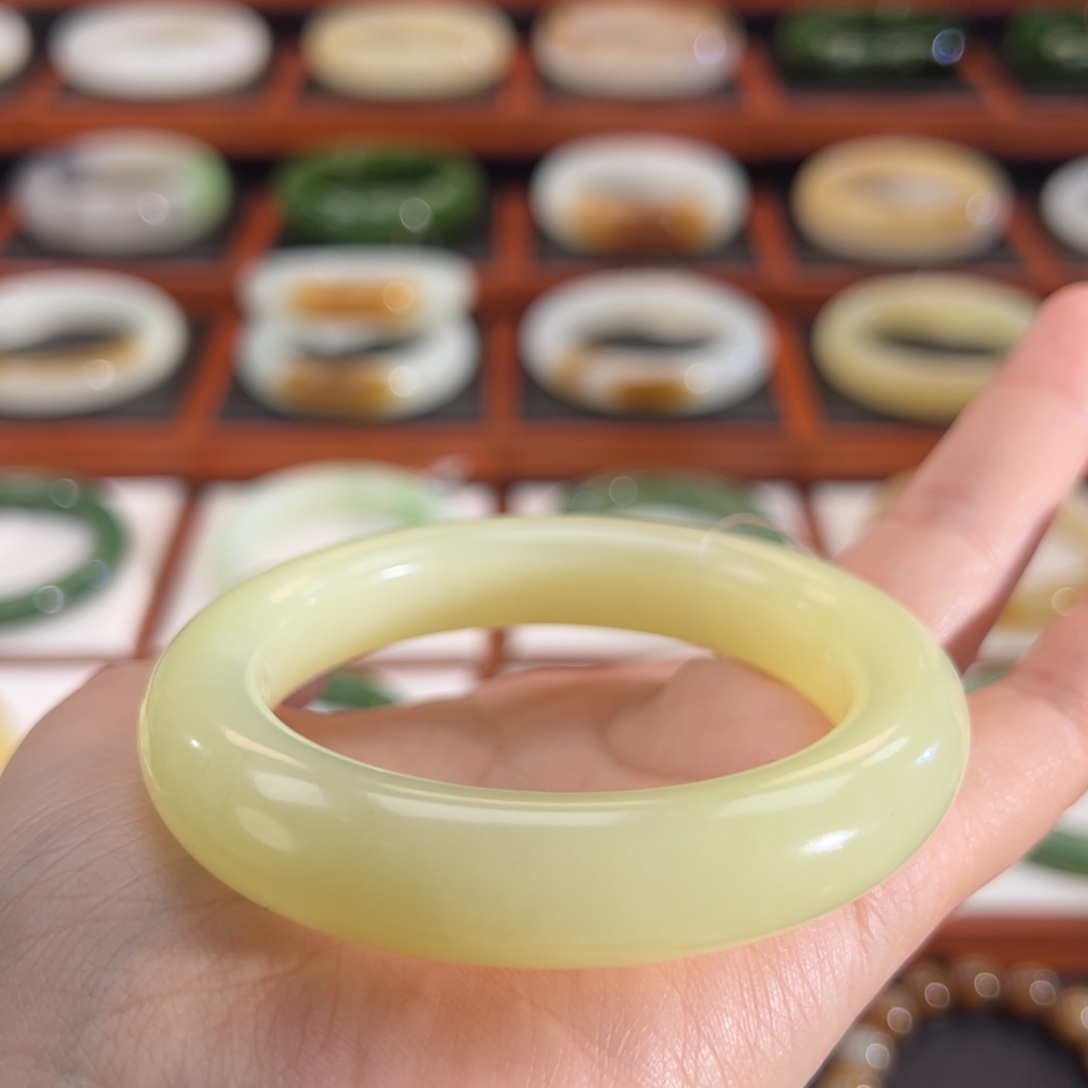 和田玉（黄玉）未镶嵌手镯凤梨黄