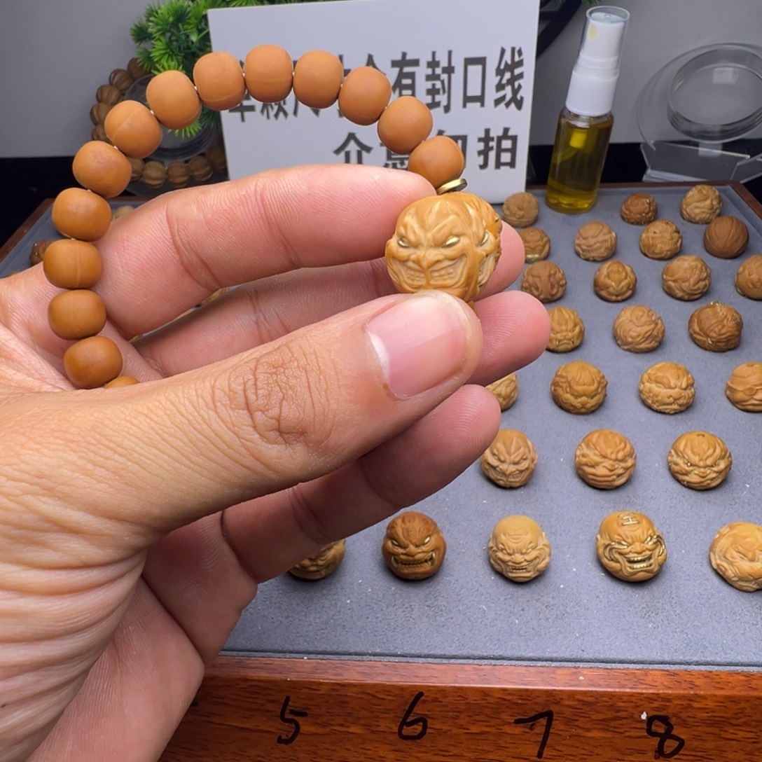 老***h手串猴头核桃微瑕9➕老型搭配简单裂变15