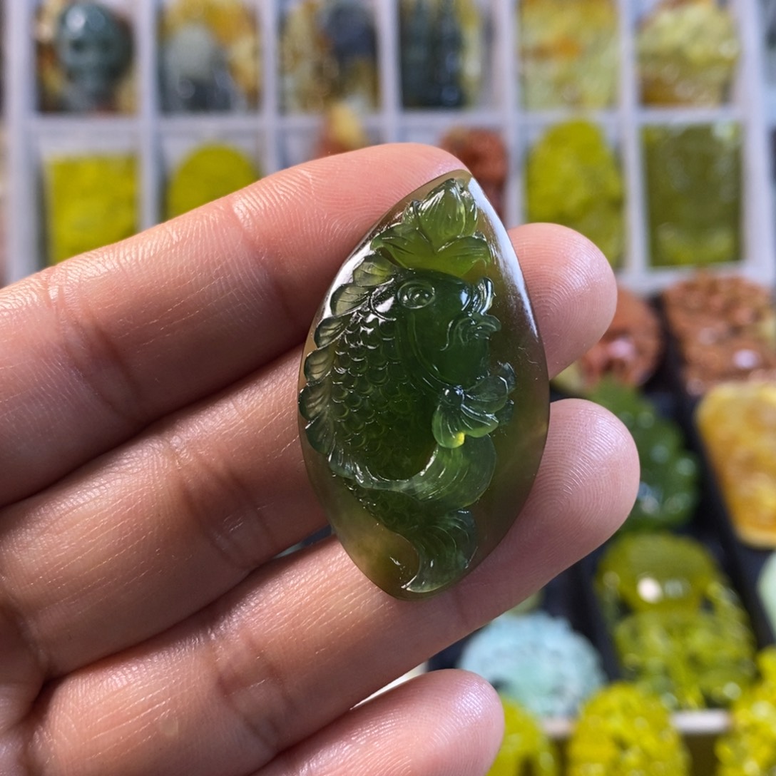 合金蛇纹石玉颈饰?****)