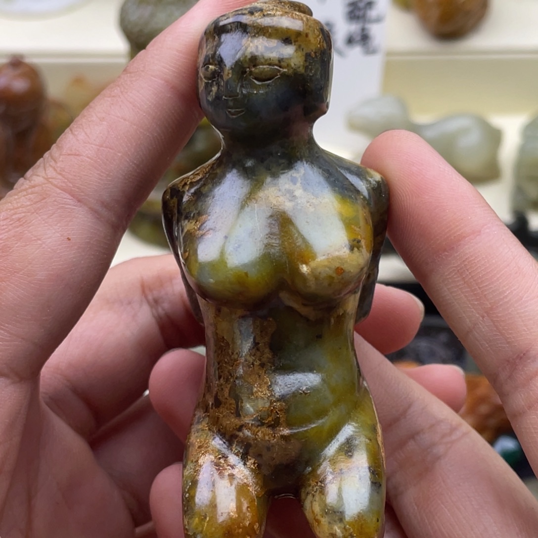 蛇纹石玉未镶嵌颈饰