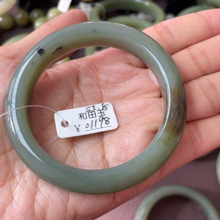 和田玉未镶嵌手串