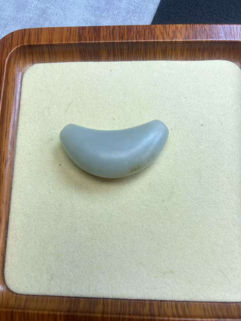新疆和田玉个性弯管吊坠