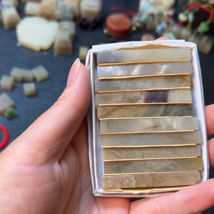 伊犁石印石瑕疵品一组10个0.6*0.6*5.0