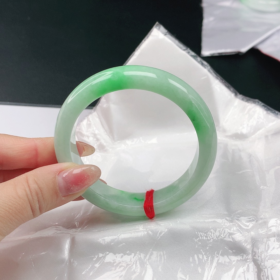 翡翠手镯未镶嵌翡翠053