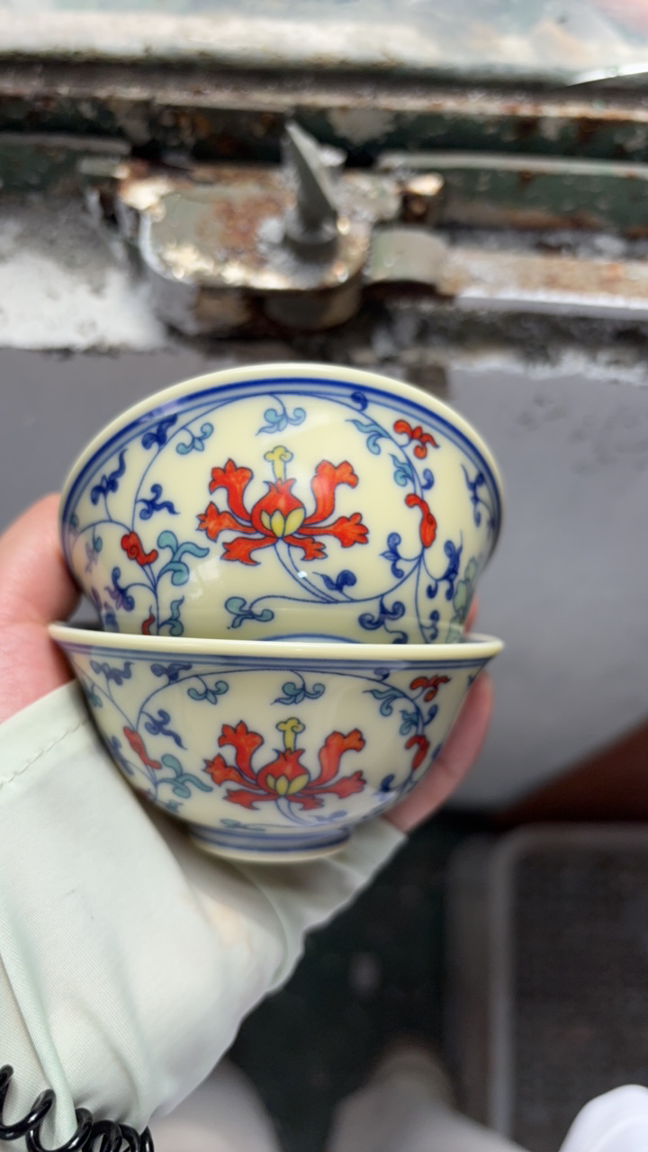 景德镇陶瓷缠枝莲撇口杯2只