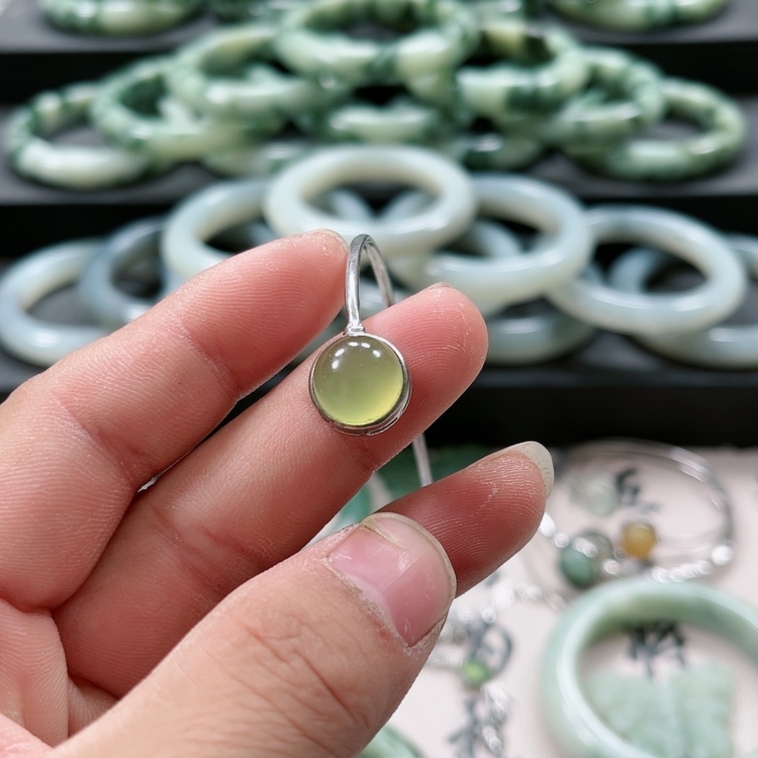 【闪购商品】银S925镶嵌岫玉手镯S****s