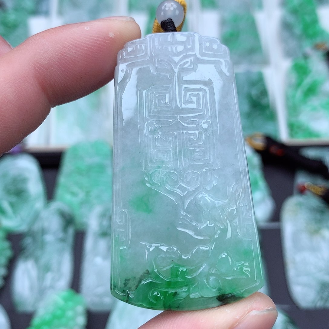 翡翠颈饰未镶嵌翡翠吊坠