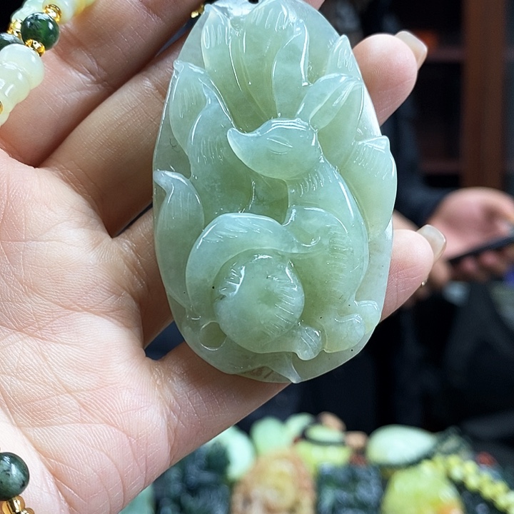 蛇纹石玉吊坠未镶嵌