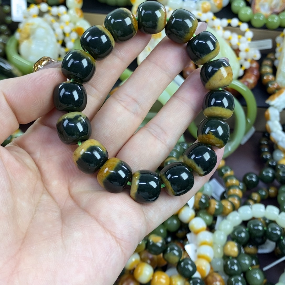 奉***复透闪石质玉未镶嵌手串