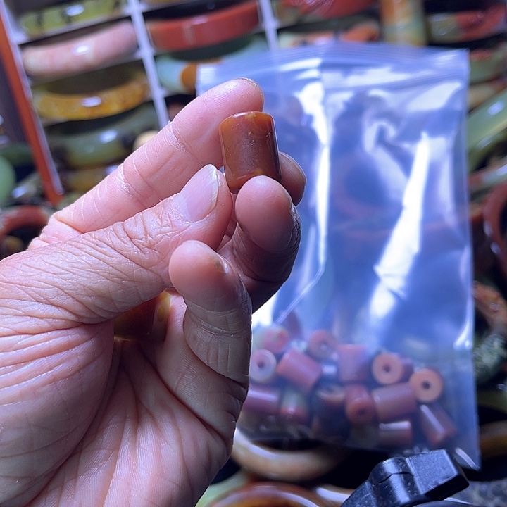 青***。蛇纹石玉合金手镯