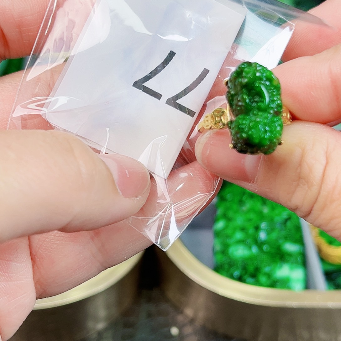 翡翠颈饰银S925镶嵌.*笑戒指