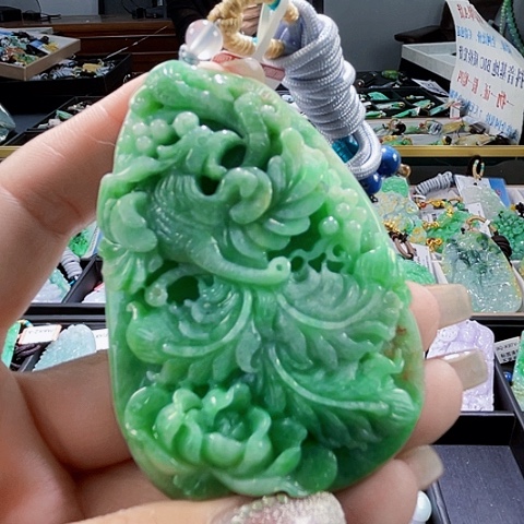 颈饰未镶嵌翡翠一个
