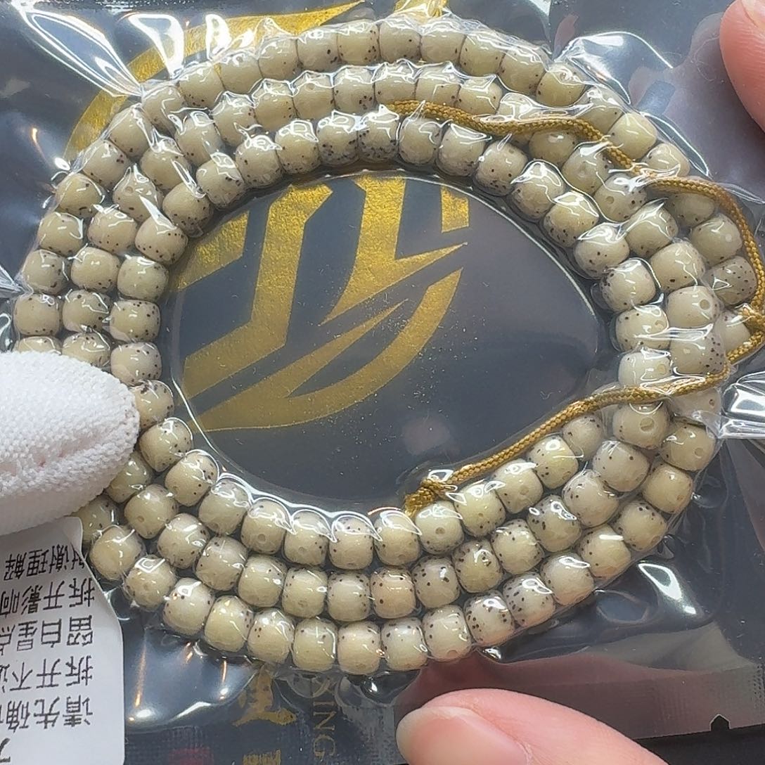 星月菩提吊坠115一物一图冰白通体6左右108氧化