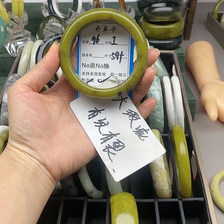 蛇纹石玉未镶嵌手镯