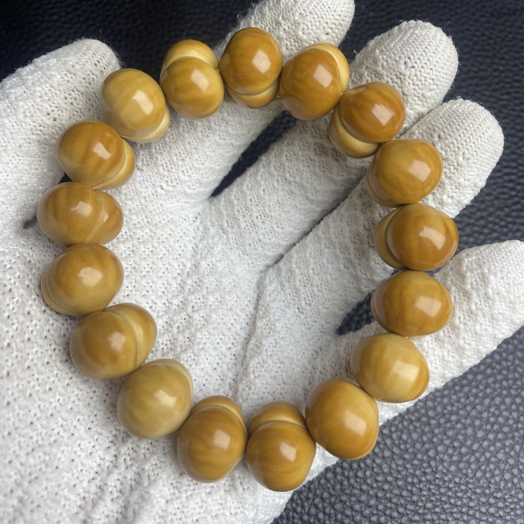 爱心柯基屁桃猴头核桃精工雕刻手串卡16-17左右  A658