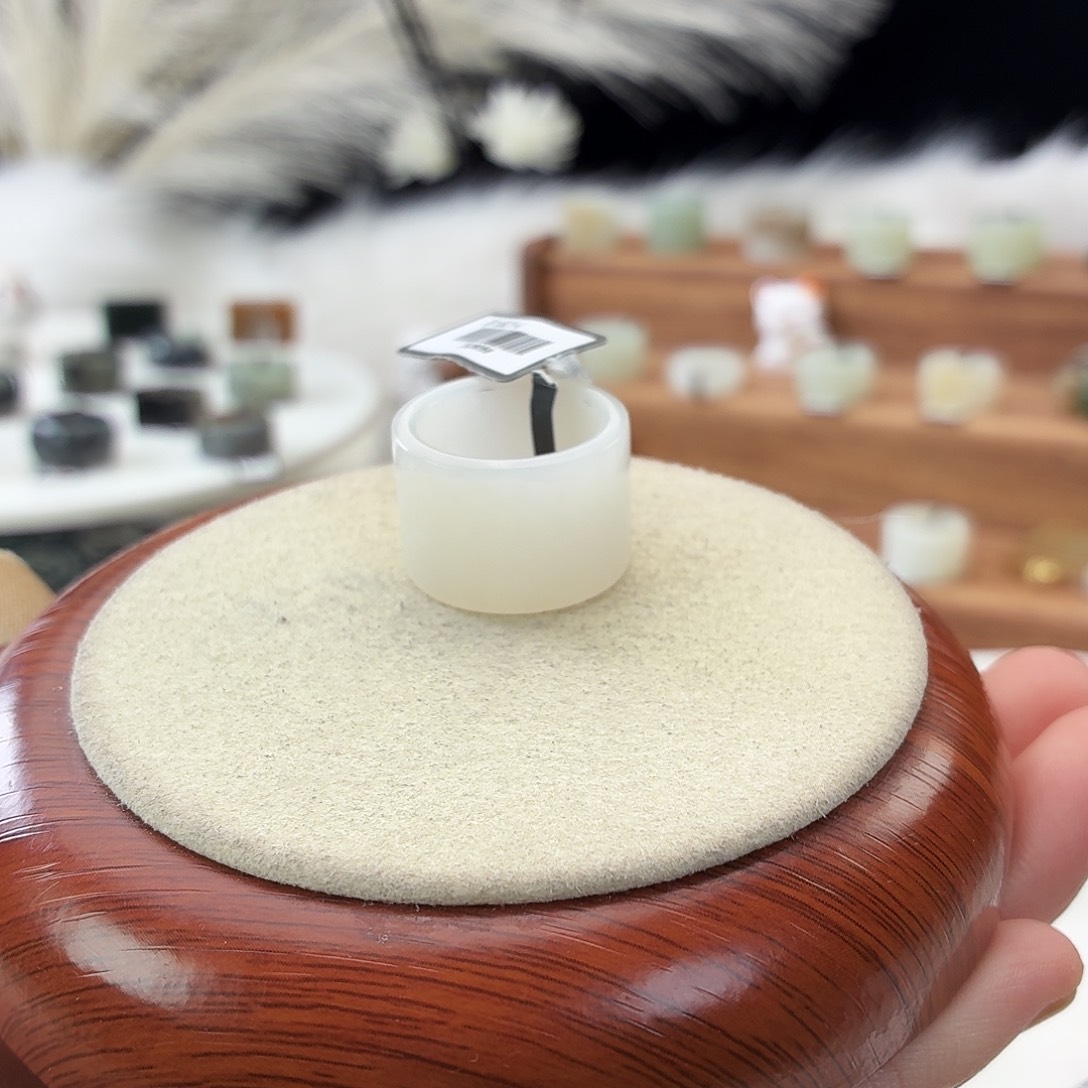 和田玉未镶嵌戒指白玉圆切17.45mmj150