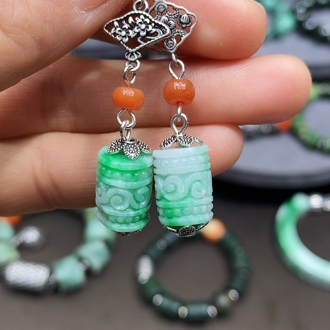 银S925镶嵌翡翠耳饰漂亮美眉