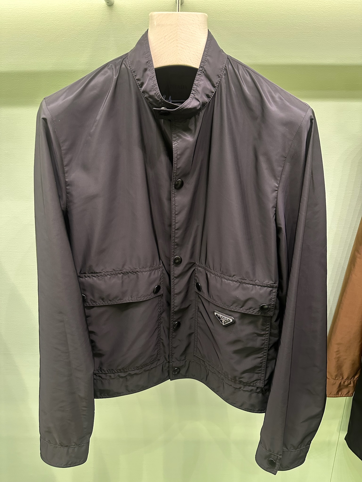 全新未使用 Prada/普拉达 男士2025新款立领按扣金属徽标夹克外套