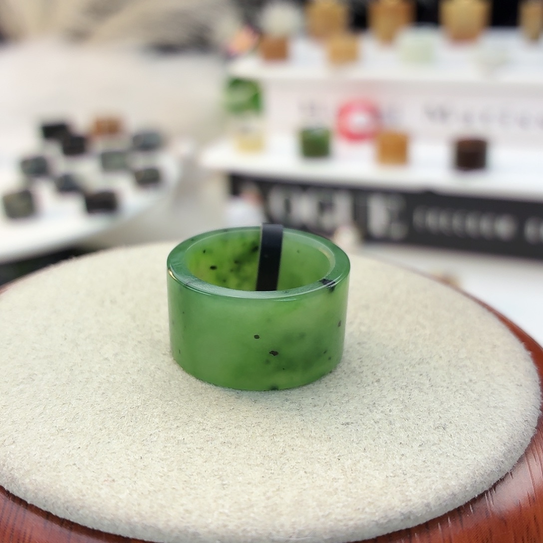 勇***勇和田玉（糖玉）未镶嵌戒指i96碧玉直切18.1mm