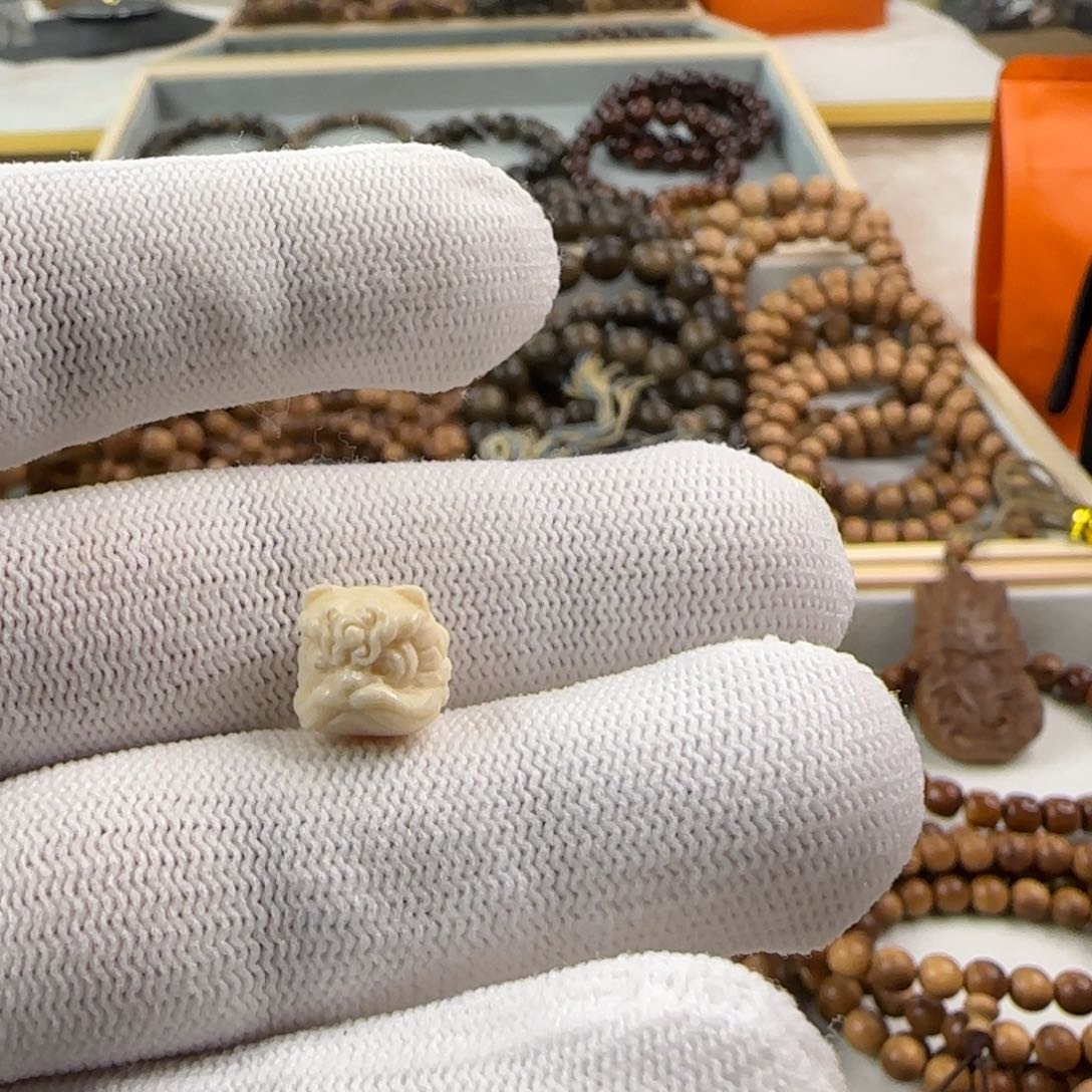 非洲檀香其他铭醒狮配饰猛犸一颗