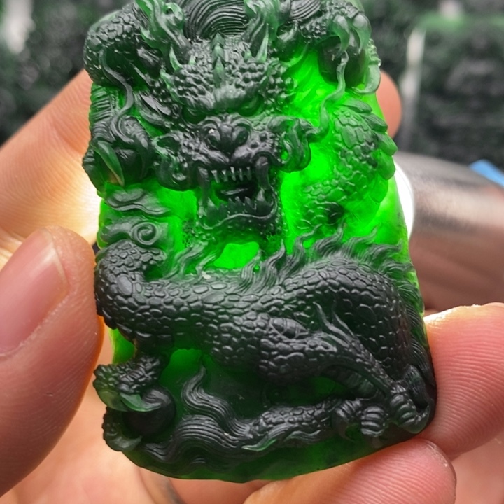 定制翡翠未镶嵌天然翡翠A货龙牌