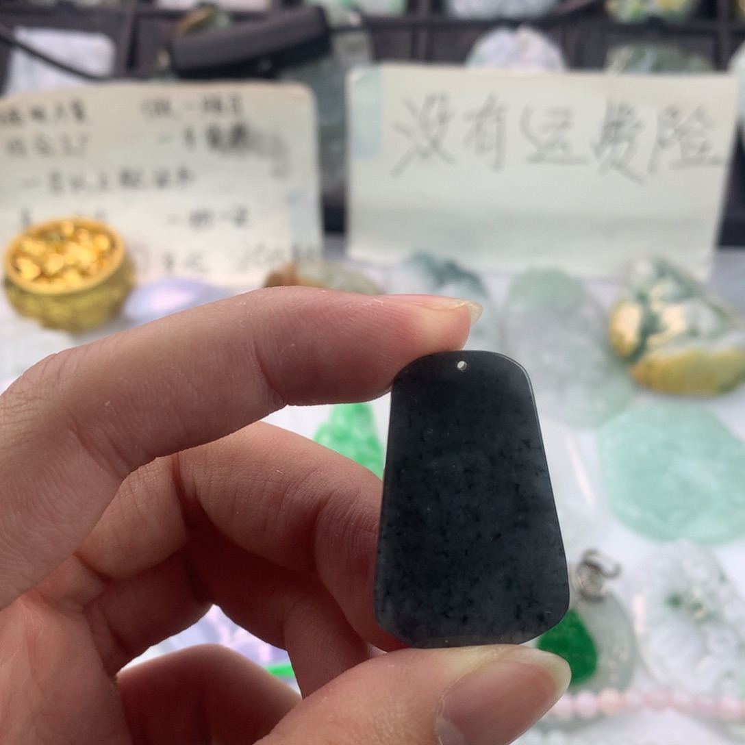 翡翠颈饰未镶嵌一