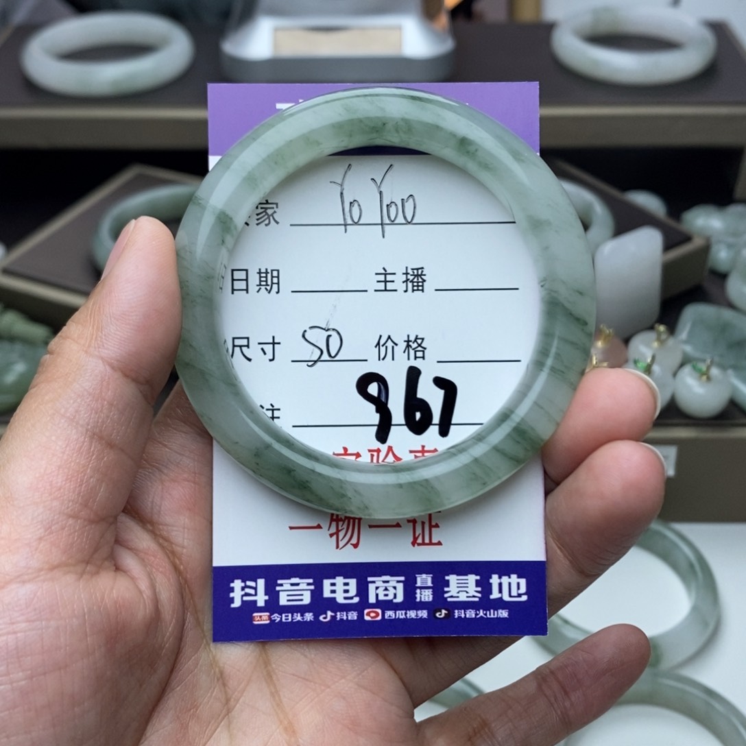 石英质玉手镯未镶嵌Y****?