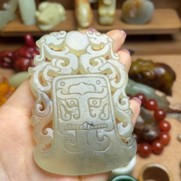蛇纹石玉未镶嵌颈饰