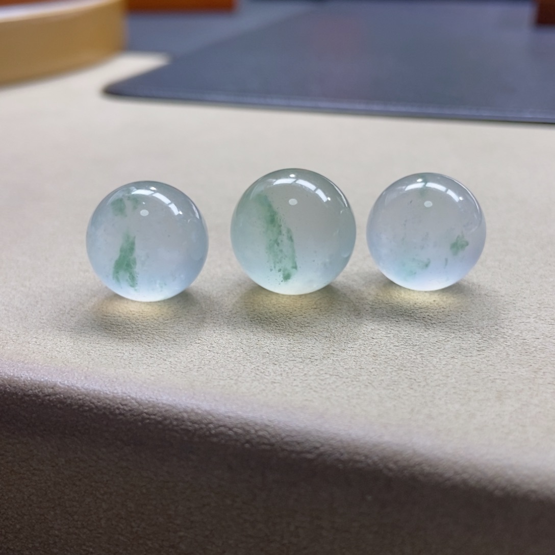 翡翠颈饰未镶嵌高冰飘绿花15.8+【单颗】多样性发其一