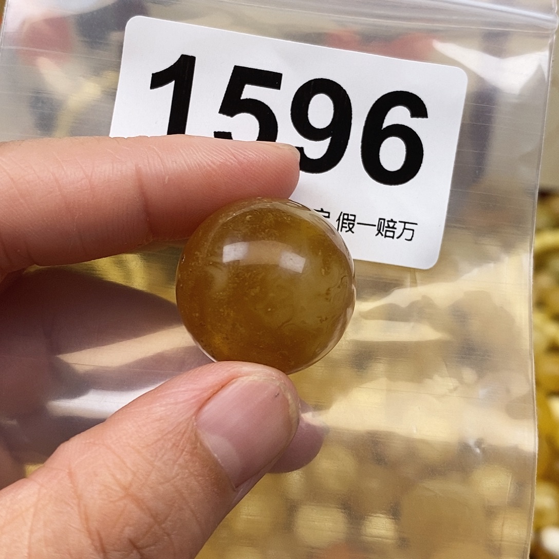 尘***客蜜蜡未镶嵌珠宝奇石23.6