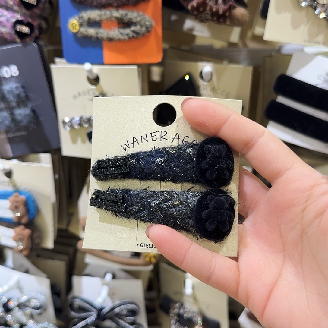 布艺非金属黑色小熊拜拜