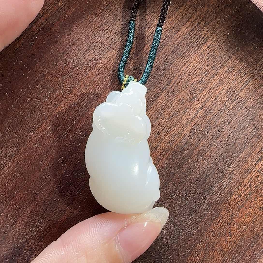 和田玉未镶嵌吊坠(赠链)