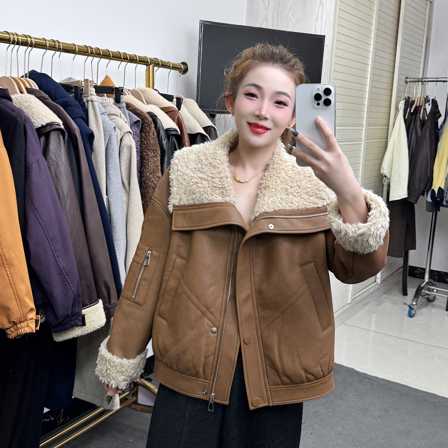 高级感加绒皮衣外套女2025冬季新品小个子气质大翻领保暖短款上衣