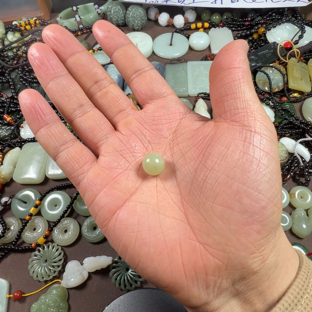 和田玉（糖玉）颈饰未镶嵌