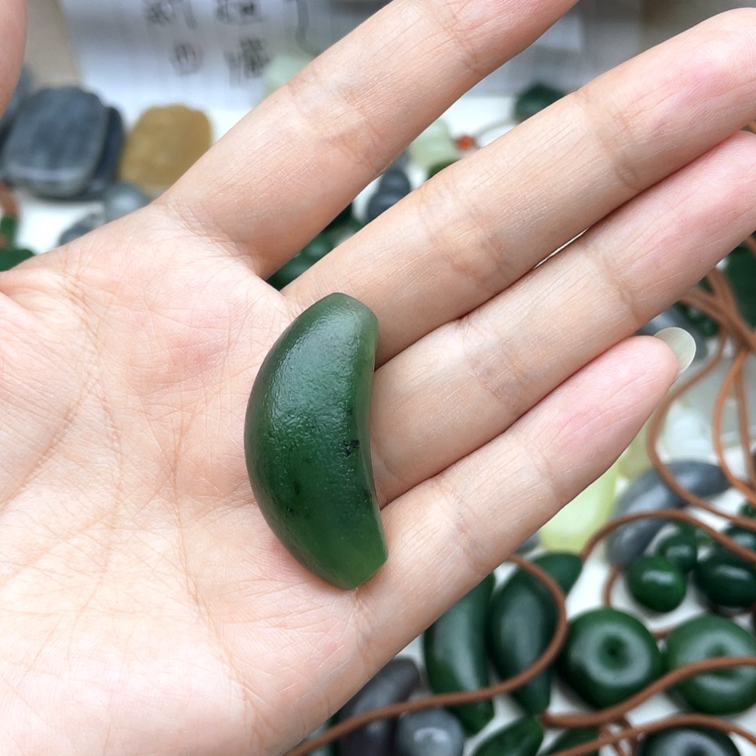 颈饰未镶嵌和田玉多*乐