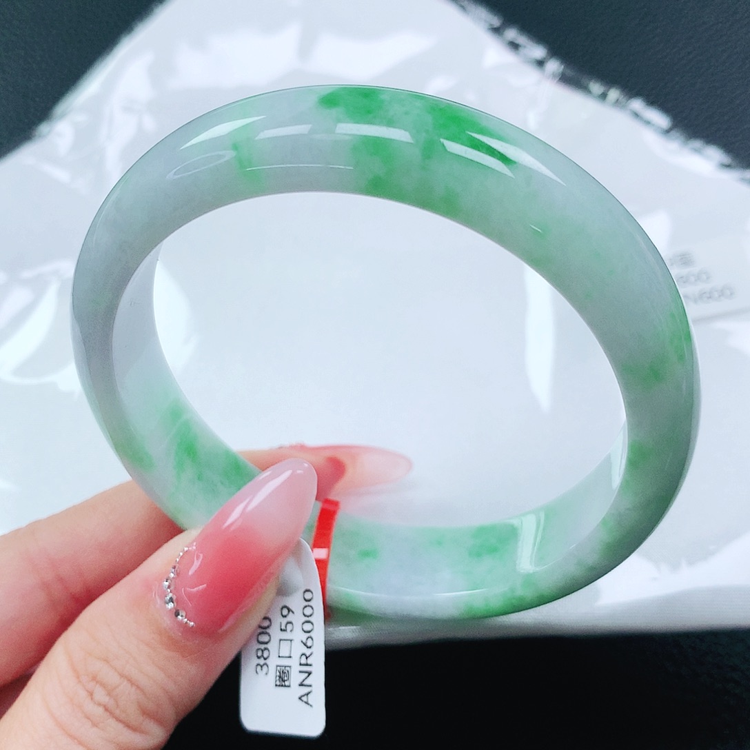 翡翠手镯未镶嵌59圈