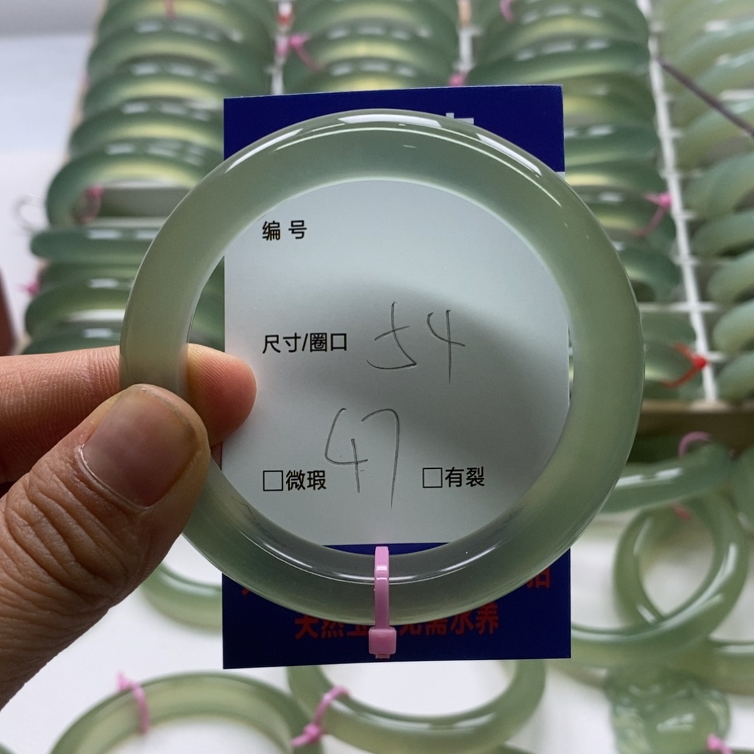 蛇纹石玉手镯未镶嵌叫**苗