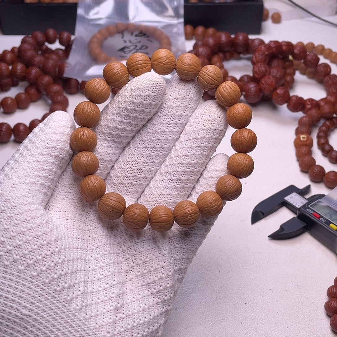 猴头核桃吊坠聚宝盆