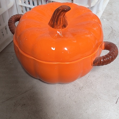 微瑕，不能明火，口径18，高度7带盖南瓜